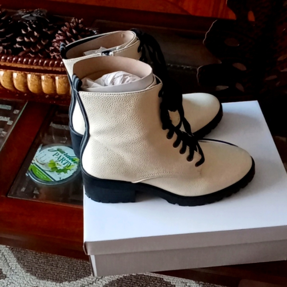 Combat boots